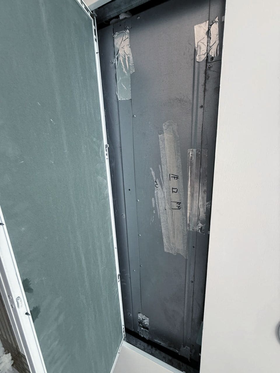 君頤峰八座更換風咀及風喉工程 4