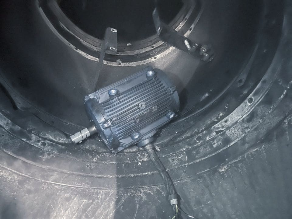 青衣站更换风扇电机工程 6
