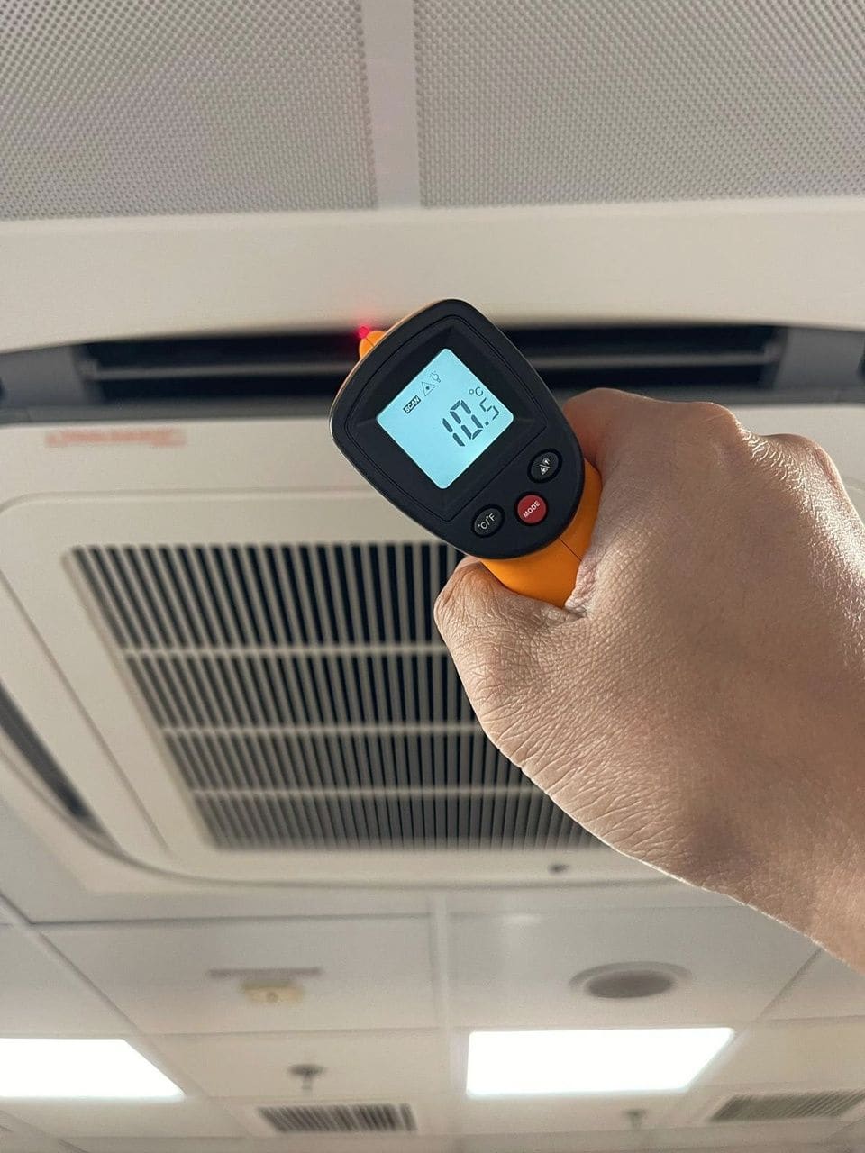 吊頂機出風溫度 10.5°C